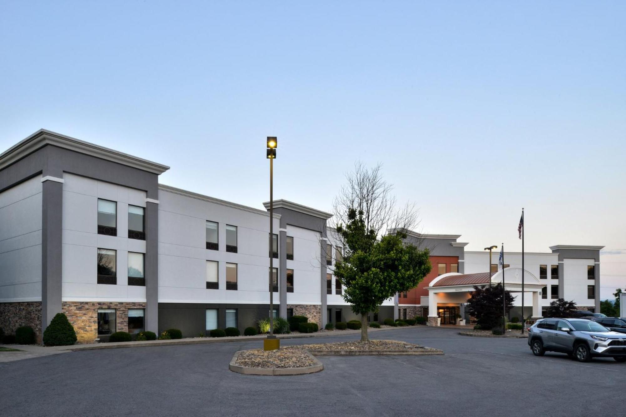 Holiday Inn Express Lewisburg - New Columbia, An Ihg Hotel Экстерьер фото